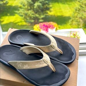 NIB OluKai flip flops 🩴